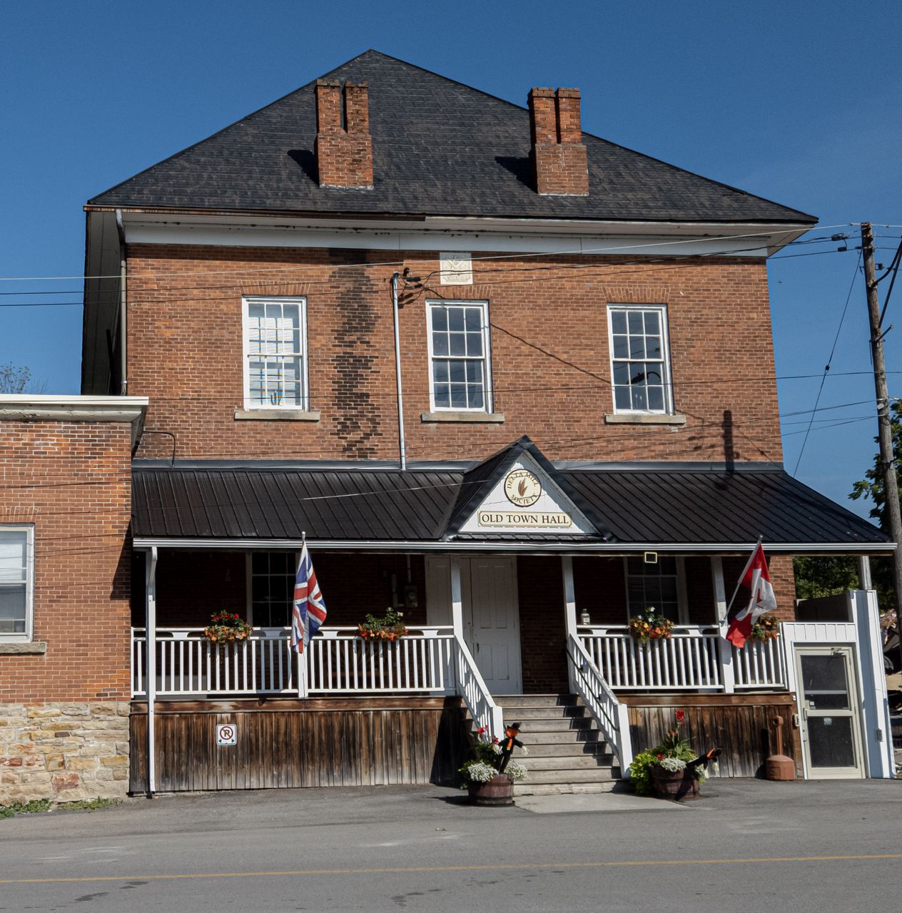 Old Town Hall side elevation — site of the side-door paw prints
